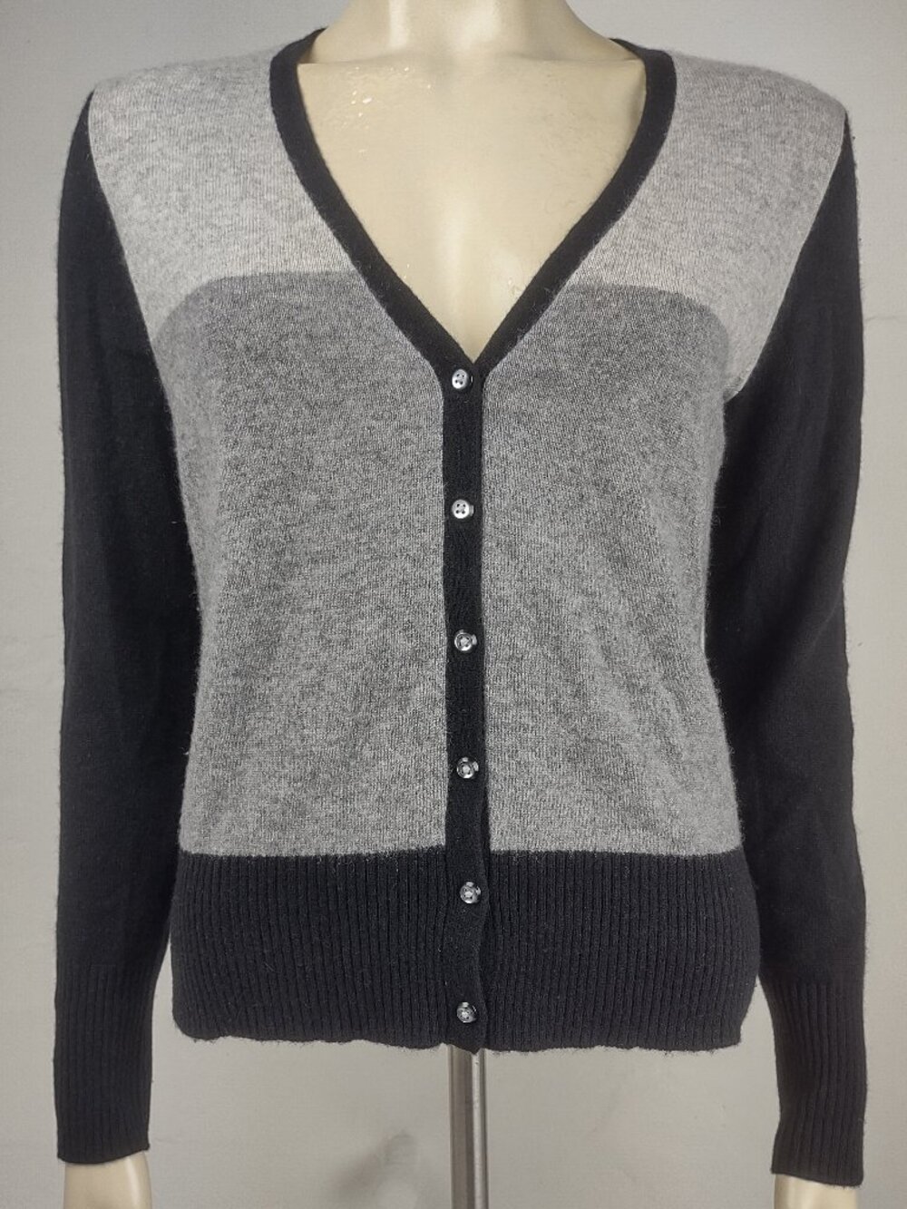 Apt. 9 black gray 100% Cashmere v-neck button up cardigan sweater ladies Small